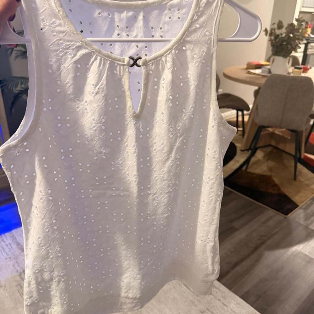 White eyelet blouse - Picture 2 of 3